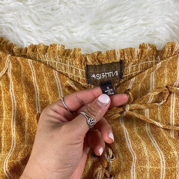 🦋 4SI3NNA Yellow Stripe Crop Top Off the Shoulder Size Small Ruched Boho Cute - Picture 5 of 7